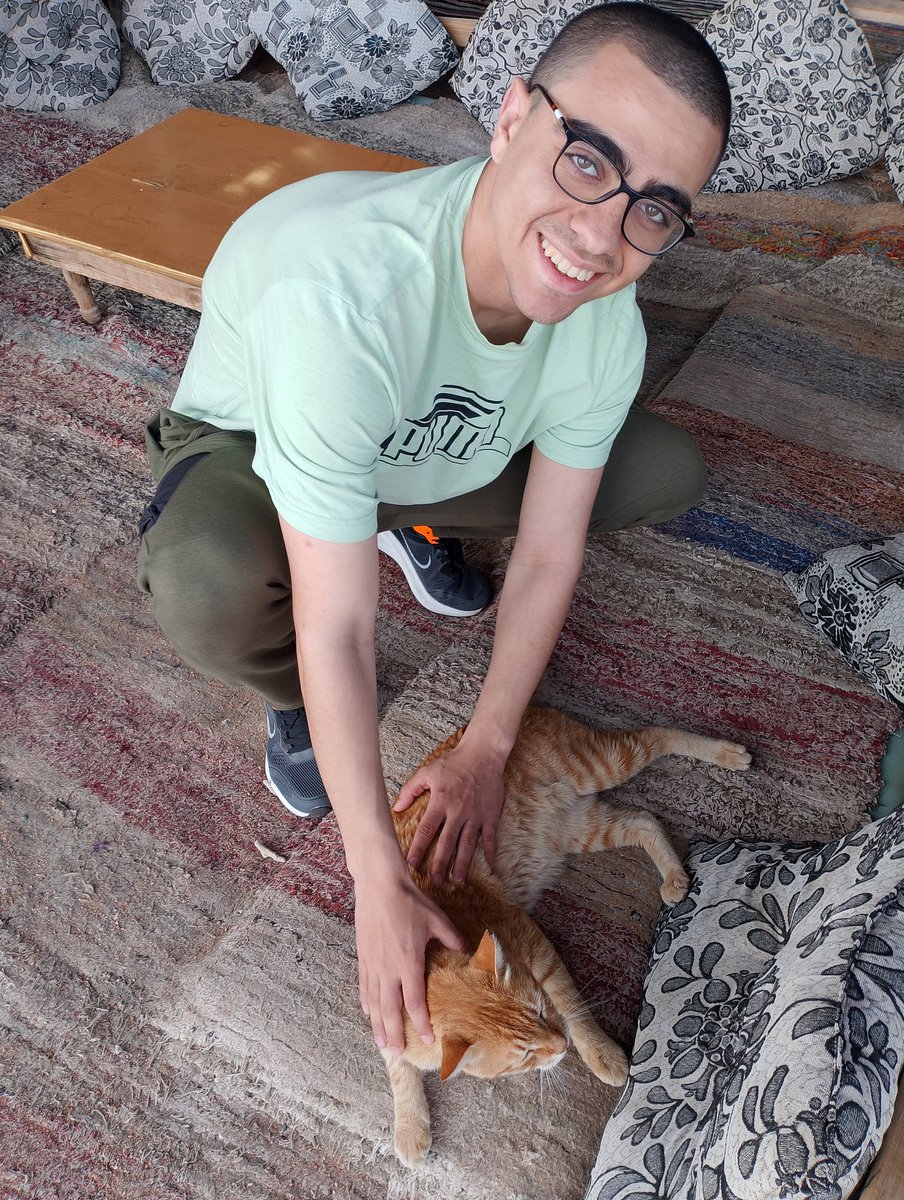 #meowcat 
My Pic with a random cat