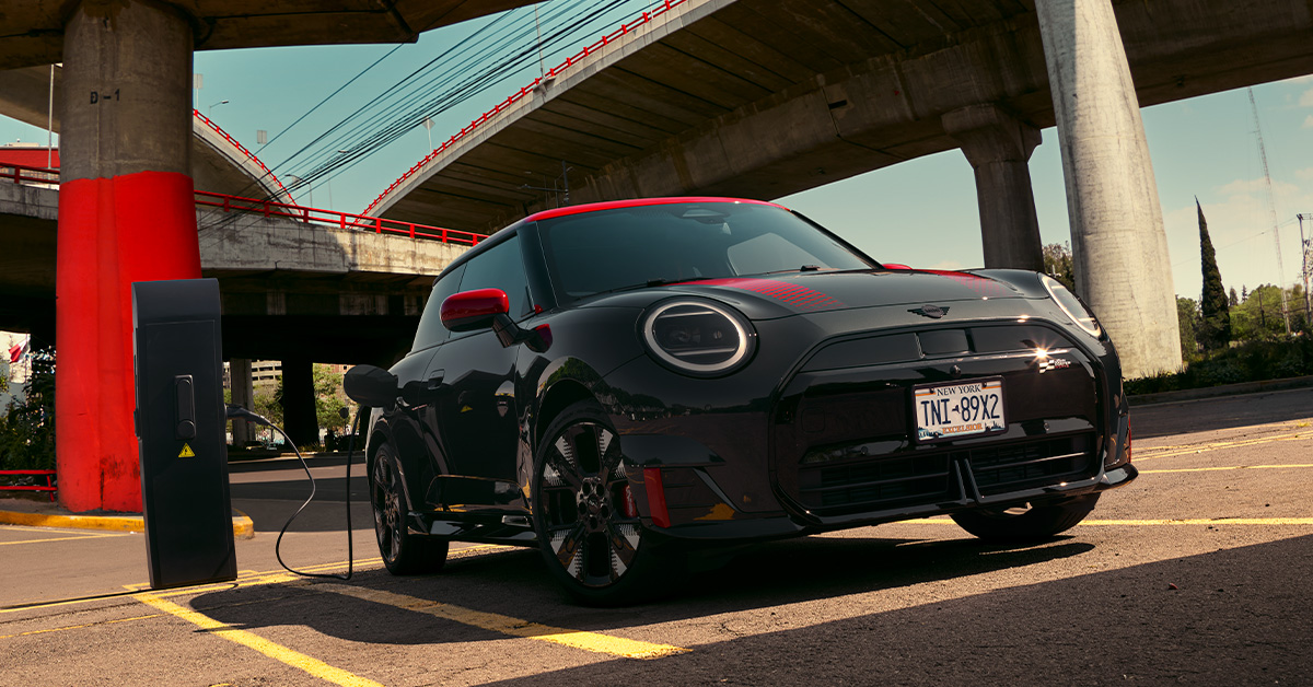 MINImexico's tweet photo. La Familia MINI Eléctrica: estilo con actitud responsable. 🌿 La sustentabilidad también es un lujo.
Conoce a la Familia Eléctrica de MINI John Cooper Works: https://t.co/uO8bpP33DI
#MINIFamilia #MINIJohnCooperWorks #MINIMéxico #MINIElectric https://t.co/RA1wnEjeCT