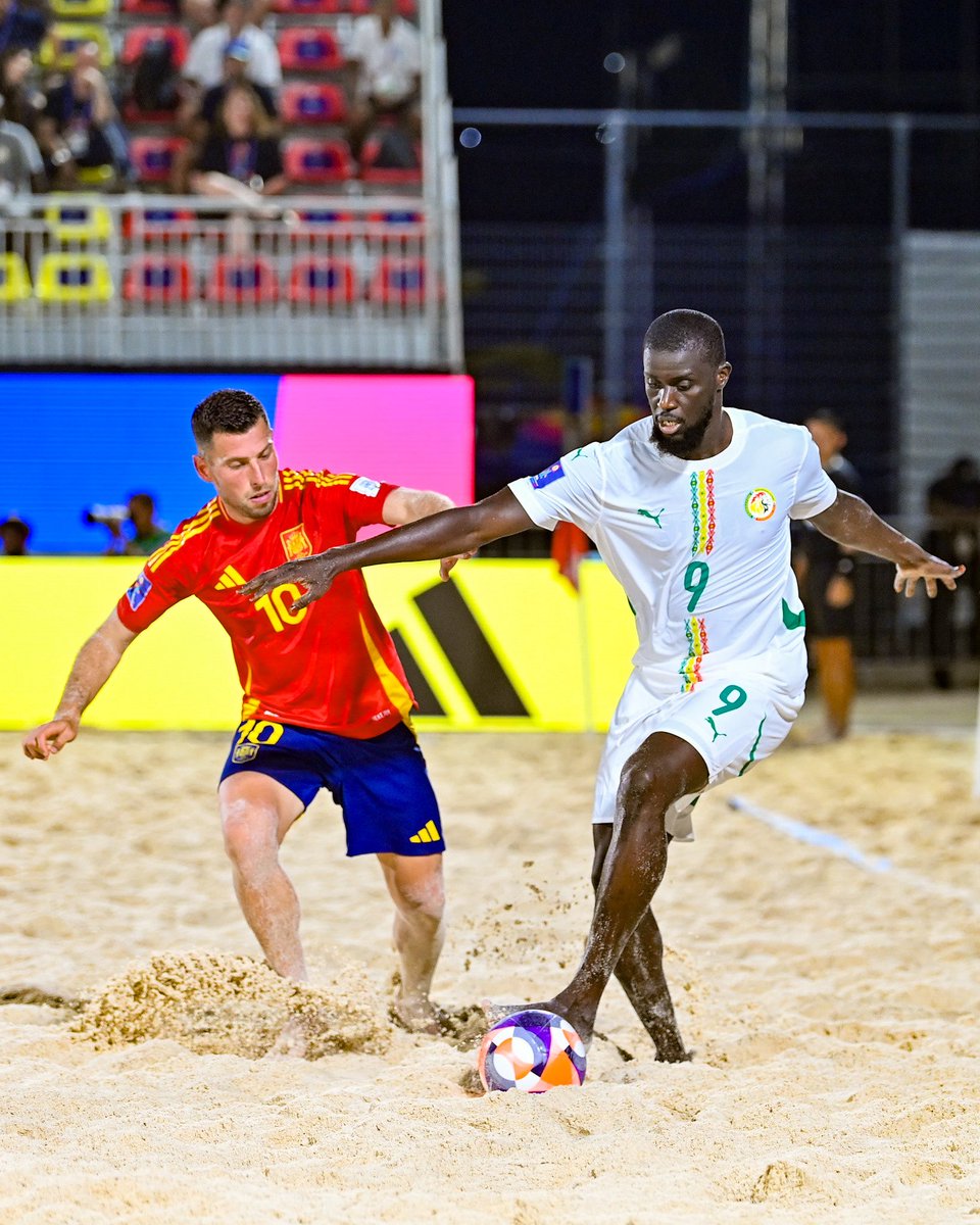 AbdelkaderSene3's tweet photo. #FIFAWCBS2025 | Entrée en lice réussie pour nos Lions de plage, vainqueurs 4-1 contre l’Espagne. Prochain rendez-vous : ce dimanche 4 mai face à Tahiti. 🇸🇳🔥 https://t.co/an9xdNwAxI