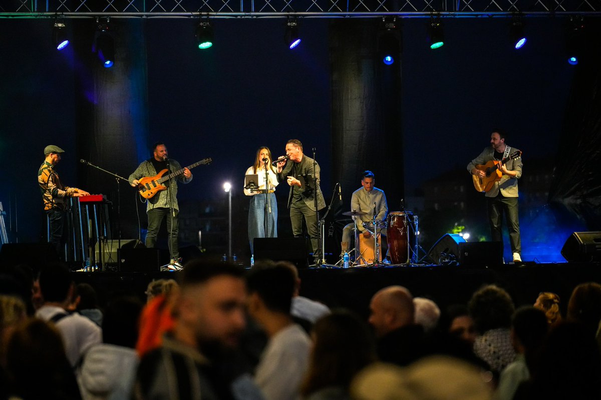 FIRA D’ABRIL 💃🏻 | Heu passat avui per la Fira d'Abril? 🤩

👉🏻 Una tercera jornada carregada d'art i talent 🎶, amb les actuacions de l'escenari principal, la programació de les casetes i la Fira d'Atraccions 🎡 

ℹ️ Més informació a mercatsdetarragona.cat 📱