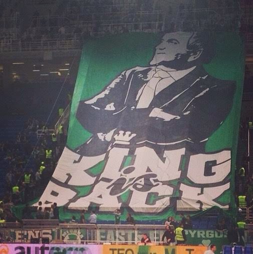 Ergin Ataman &amp; Obradoviç
Kral kim?

▪️Zeljko Obradoviç Fenerbahçe koçu olarak Atina’ya gittiğinde “King is back” pankartı açılmıştı. Salondaki varlığı bile tapınmaya yetmişti.. Pankart da iz bırakan cinstendi. 

▪️Bir rakip tribünün herhangi bir branşta rakibe yapabileceği en