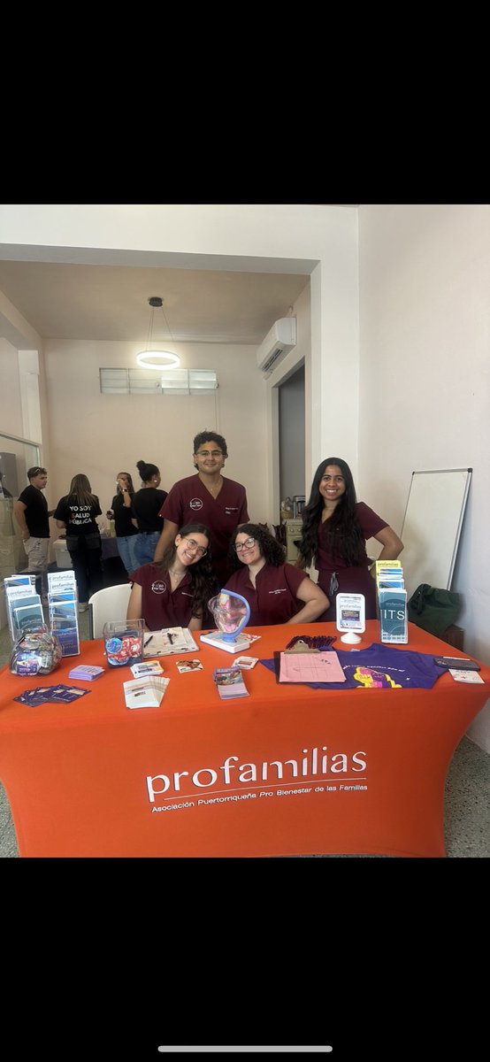 Grateful to join Cuidando a Vieques: Prevention and Health. As part of Nuestra Salud, a student-led initiative on high-risk behavior education, we gave a talks on STD/STI prevention and helped with testing.🧪
Proud to had serve and learn from the community!💉 #medicalstudents