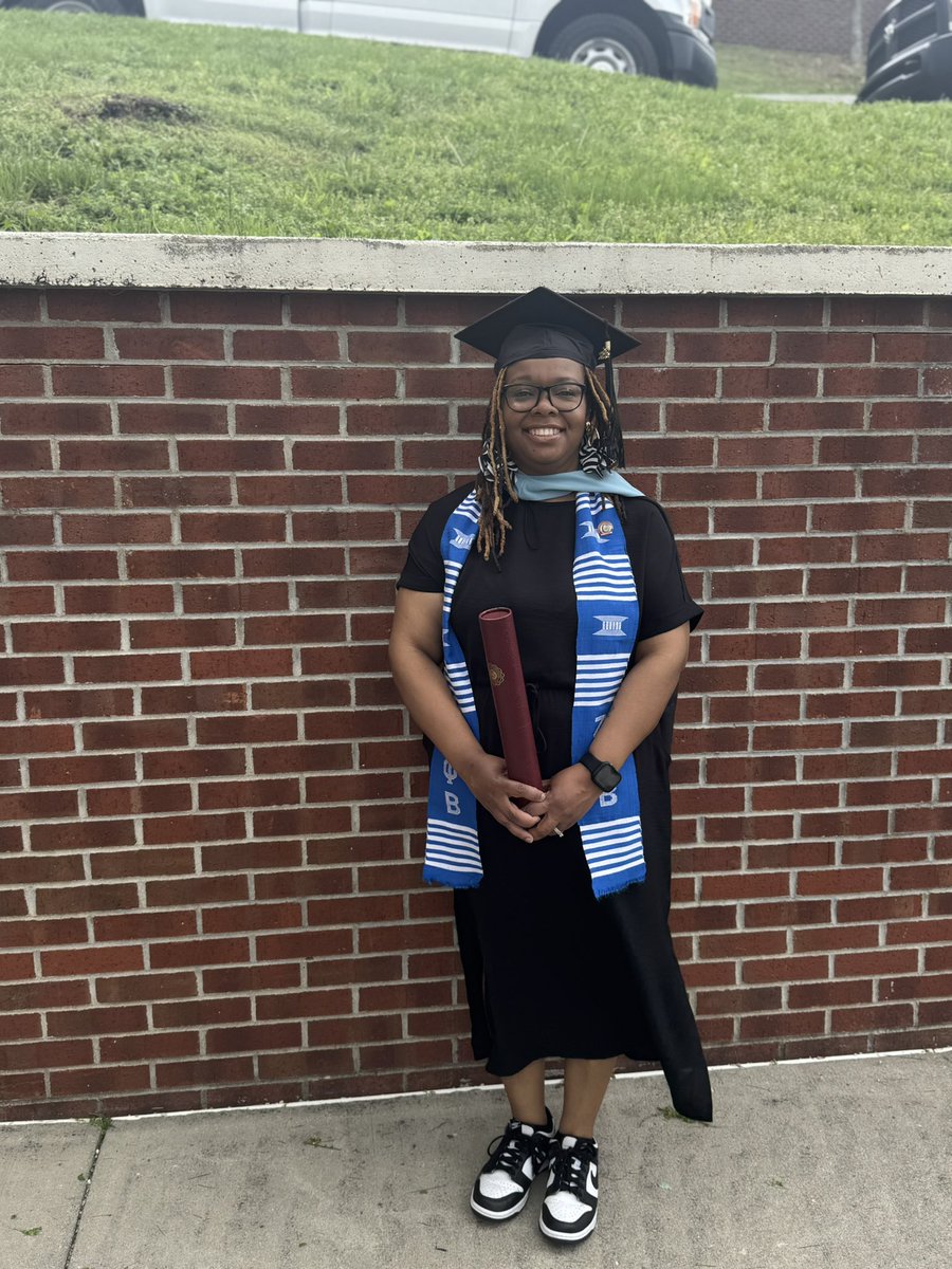 MrsTurner_502's tweet photo. Today I celebrate my graduation as I walk to receive my 2nd masters degree today! Today I am officially LaKeesha Turner, Ed.S but hold on.... 30 more hours until Dr. Turner!!
#CumberlandsGrad https://t.co/RcUBxB5MQp