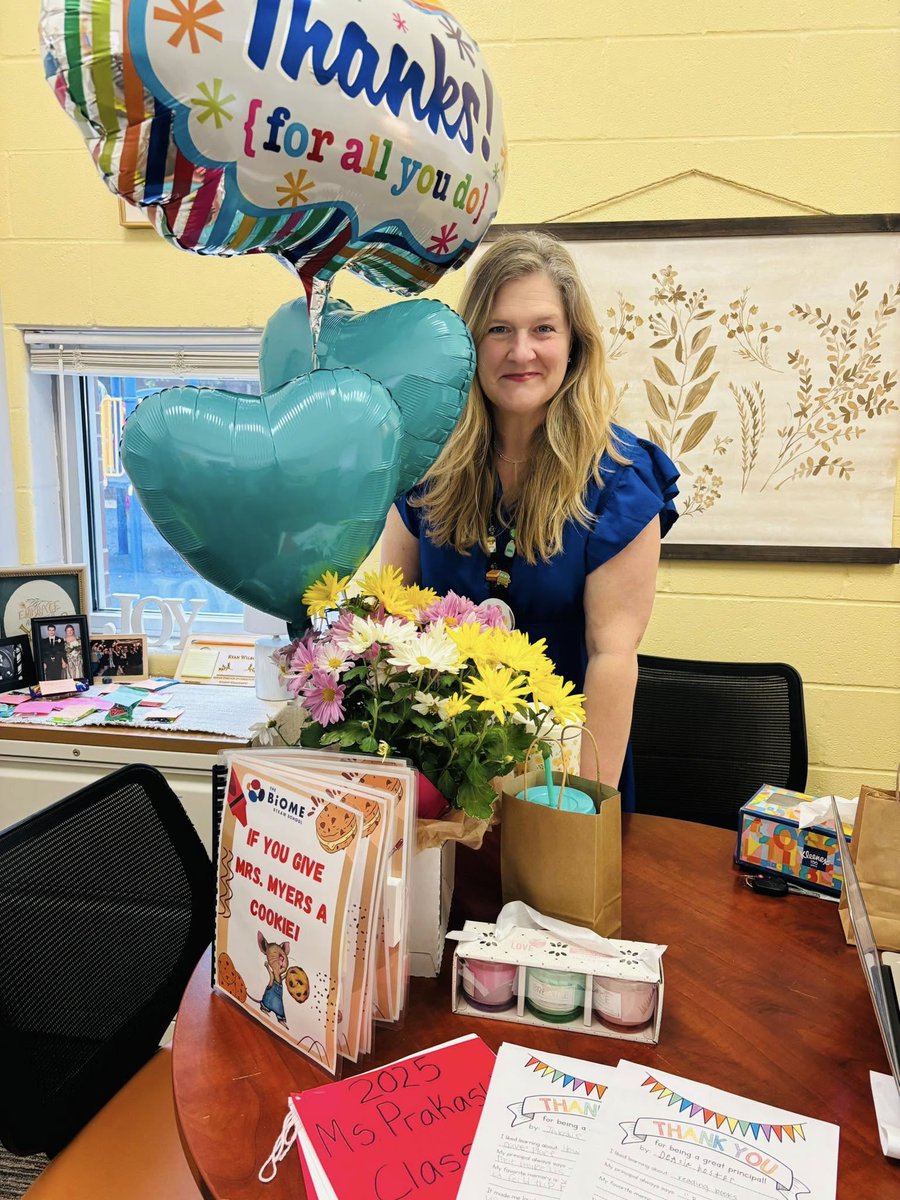 MOCharterSchool's tweet photo. This week's MO Charter Schools Photo Roundup📸

🏆 @DeLaSalleCenter: Athletics Banquet
🎉 @KCIAcademy: Kindness Bingo Challenge winners
👏 @thebiomeschool: Honoring Principal Appreciation Day
🎶 KCGPA: Exploring music production with Art As Mentorship

#MOChartersWork https://t.co/JHu7KOtde4
