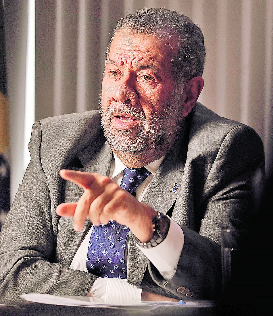 PrimeiroFront's tweet photo. 🔴ÚLTIMA HORA: Acaba de cair o Ministro da Previdência, Carlos Lupi pede demissão e deixa governo lula.

"Fui vítima do governo passado" https://t.co/ffeGGzIagf
