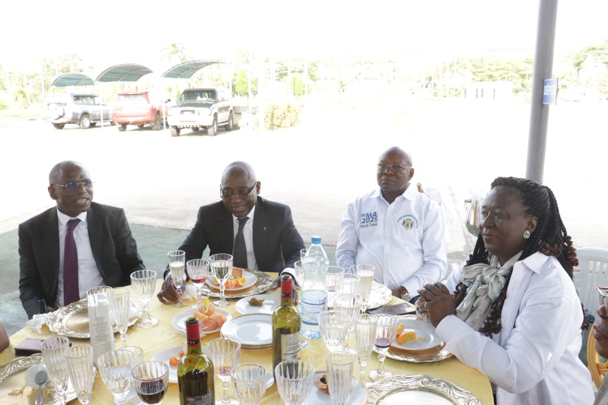 𝐒𝐨𝐜𝐢𝐞́𝐭𝐞́🇬🇦| À l'occasion des festivités du 1er Mai 2025, Jean-François Ndongou, PANT a révélé à ses Administrés que l'Institution qu'il dirige fonctionne correctement grâce à eux.

👉𝐿𝑎 𝑠𝑢𝑖𝑡𝑒 𝑑𝑒 𝑙'𝑎𝑟𝑡𝑖𝑐𝑙𝑒 𝑖𝑐𝑖:assemblee-nationale.ga/1-actualites-/…