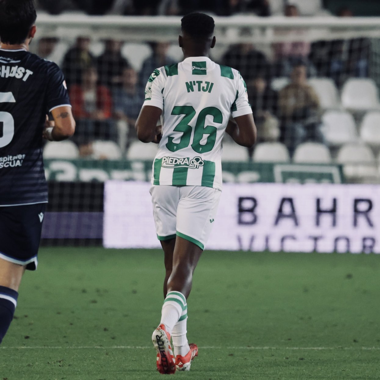 [Imagen: Gp-U_V6WsAAzjR5?format=jpg&name=large]