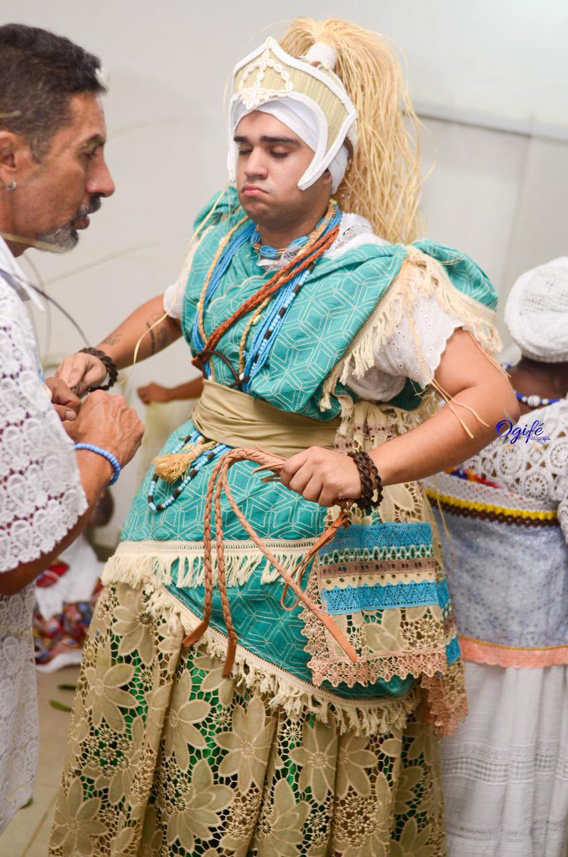 AladeFunfun's tweet image. 🏹Osòssí🏹
- Enviamos para todo Brasil.📦
- Aceitamos cartões de débito e crédito.💳
.
.
.
#candomblé #ketu #efon #jeje #angola #oxossi #osossi #caçador #ode #oke #okearo #okearole #igbo #kare #inle #irinle #paramenta #bioco #búzios  #paramentas #ade #bilala #orisa #vodun #nkisi