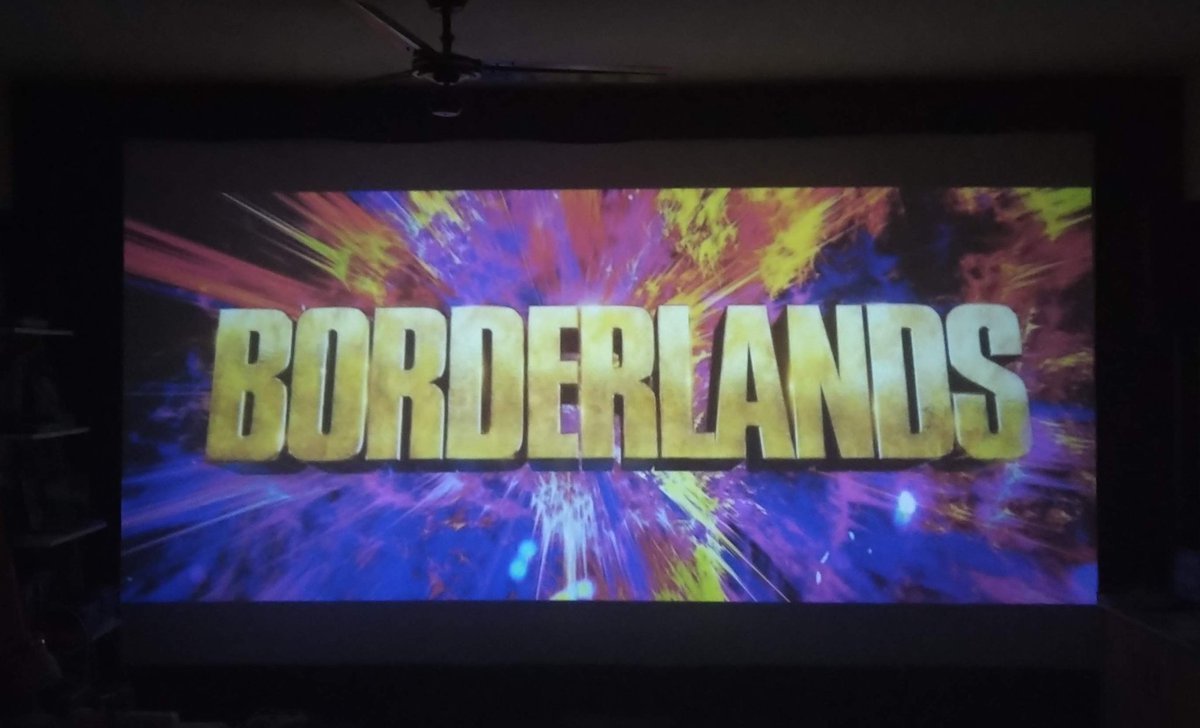 soundenlight42's tweet photo. Vrijdagavond heb ik lekker genoten van de film "Borderlands"  op mijn curved  bioscoop scherm van 150" via een Led beamer met Full HD en HDR voor scherper beeld wat geweldig is om te zien. Vanaf mijn laptop via een streaming site en het geluid door mijn 5.1 draadloze koptelefoon. https://t.co/eJIv1cgc9I