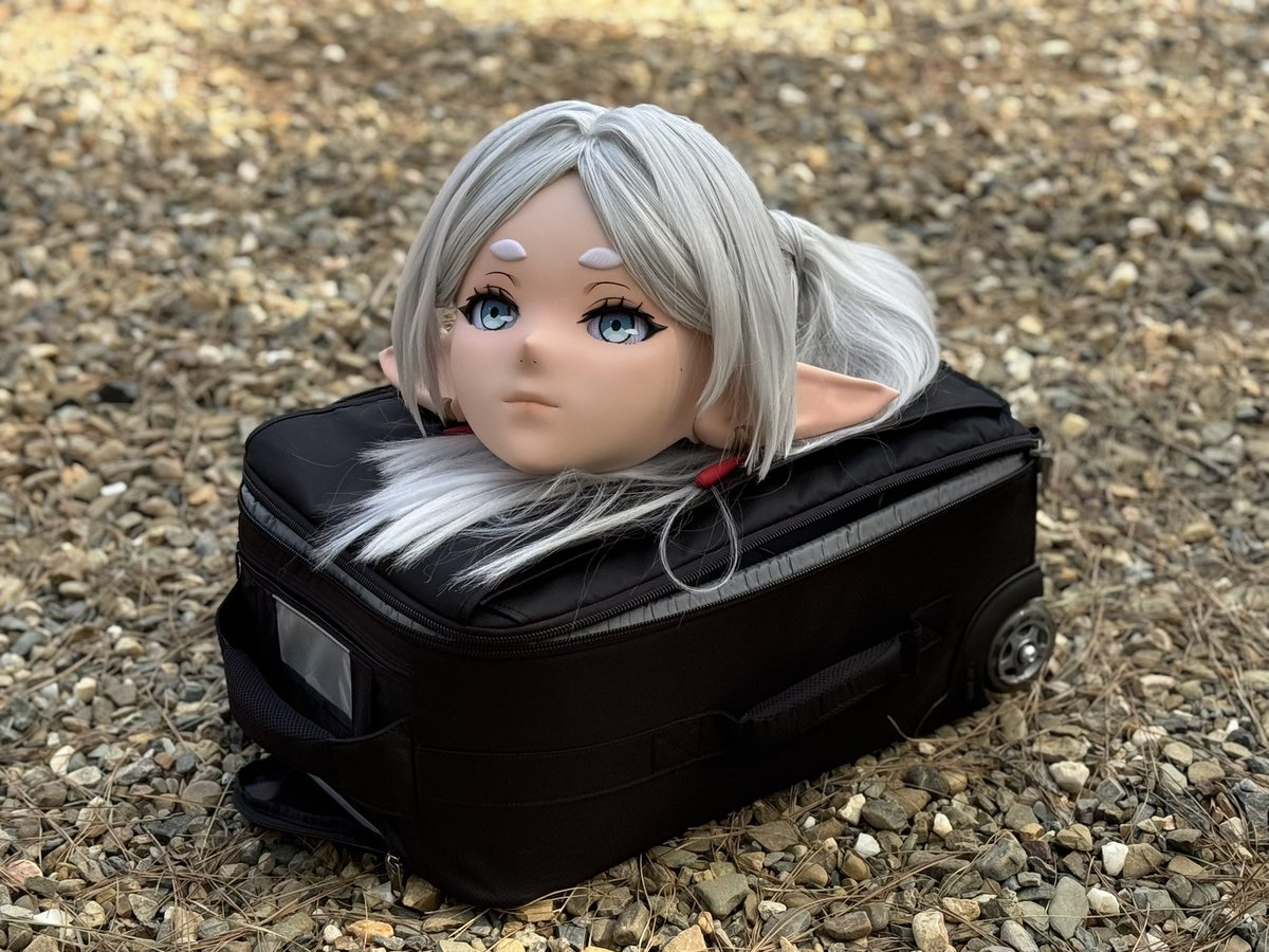 Realized I forgot my belt halfway through the shoot and had to go get it…my photographer sent this pic later 😆

Enjoy a backlog of pics in the near future while I’m working on stuff!

#kigurumi #着ぐるみ