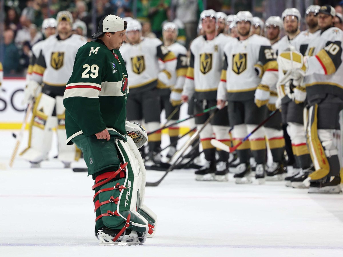 barstoolsports's tweet image. The NHL Needs To Stop Fuckin&apos; Cutting Away From Post-Series Handshake Lines Because It&apos;s The Biggest Asshole Move Of The Playoffs So Far buff.ly/3wP5AMn