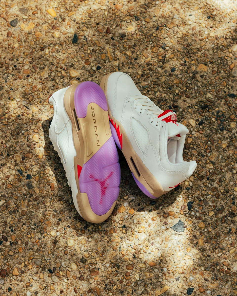 JustFreshKicks tweet media