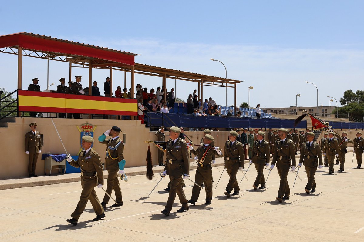 El RAMIX 32 ha conmemorado la gesta del 2 de mayo de 1808. Tras una carrera de cohesión, se ha celebrado en la  Base Alfonso XIII una emotiva ceremonia en honor a los héroes que dieron su vida por España, recordando la importancia histórica de esta fecha.
<a href="/COMGEMEL_ET/">Comandancia General de Melilla</a>
<a href="/MCANA_ET/">Mando de Canarias</a>