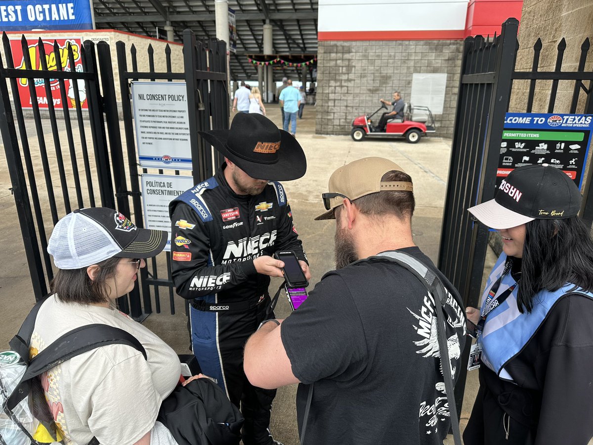 Niece Motorsports (@niecemotorsport) on Twitter photo Race Car Driver 🤝 Ticket Scanner
<a href="/KadenWHoneycutt/">Kaden Honeycutt</a> is a man of the people!
#PressTheAttack | #TeamChevy Race Car Driver 🤝 Ticket Scanner
<a href="/KadenWHoneycutt/">Kaden Honeycutt</a> is a man of the people!
#PressTheAttack | #TeamChevy