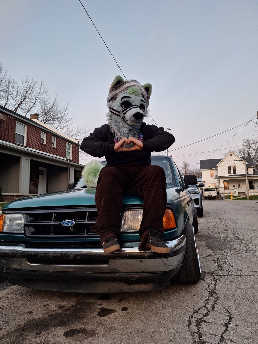 Azzy1047's tweet image. yo! i&apos;m azzy
i wander the midwest
i work on drift car 👍
i drive a slammed ranger
i am in fact the one from the slapboxing video
potential stoner
i eat rocks and coins
i like archaic technology 
D1 cane&apos;s hater
if u see me at a con or event, come say hey!! i don&apos;t normally bite!!