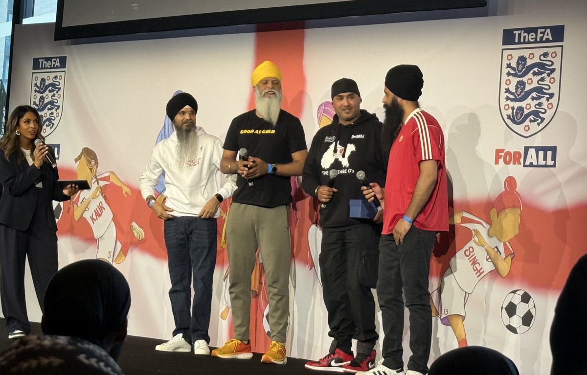 Manny Singh Kang (@pedalsingh) on Twitter photo Great to share a stage with a Liverpool fan! United fan and Leyton Orient one too! 💪🏽 all doing amazing stuff for their communities 🙏🏾
<a href="/ThePunjabiOs/">The Punjabi O’s</a> <a href="/StretfordSikhs/">Stretford Sikhs</a> <a href="/Harinder1977/">Harinder Singh</a> Great to share a stage with a Liverpool fan! United fan and Leyton Orient one too! 💪🏽 all doing amazing stuff for their communities 🙏🏾
<a href="/ThePunjabiOs/">The Punjabi O’s</a> <a href="/StretfordSikhs/">Stretford Sikhs</a> <a href="/Harinder1977/">Harinder Singh</a>