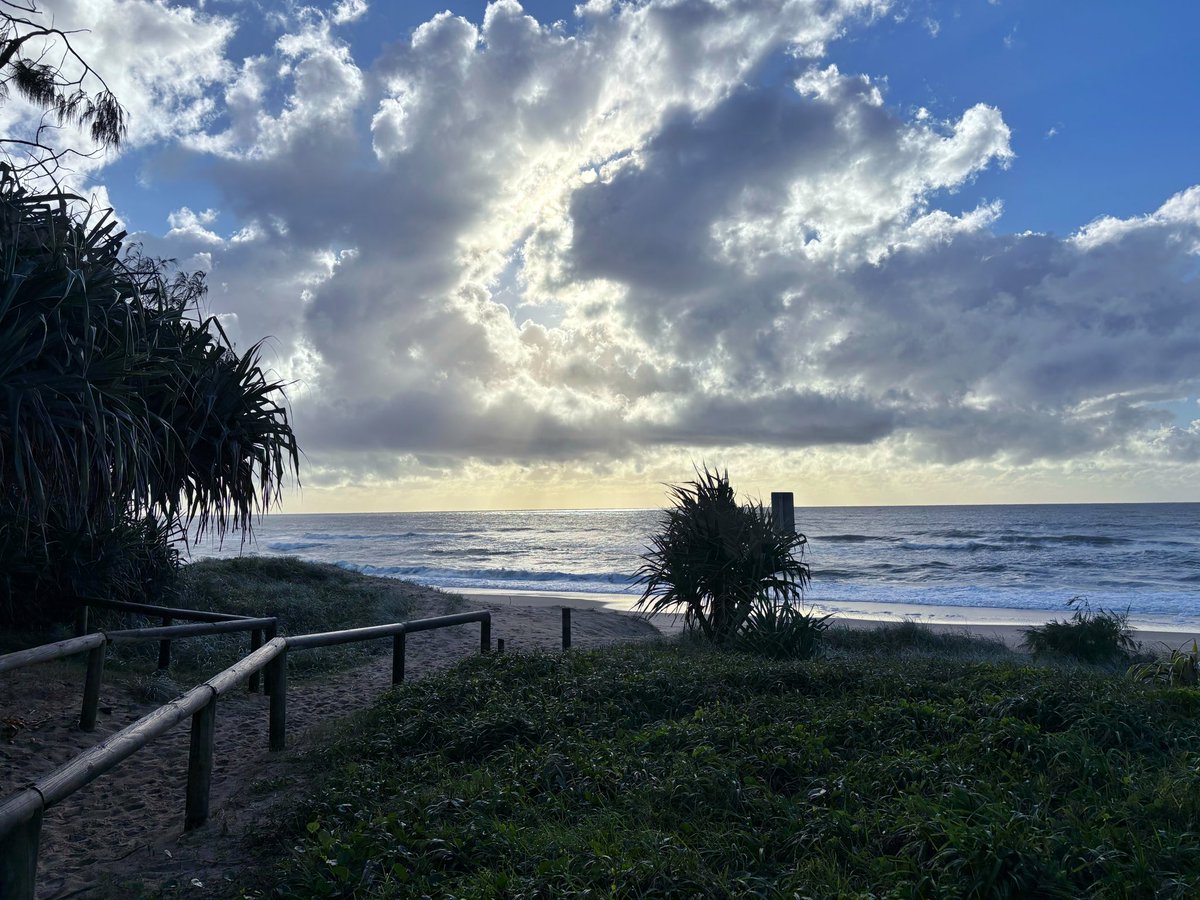 Morning 5k Parkrun at Kawana 
Bit damp today, but that’s ok when you’re running😁
