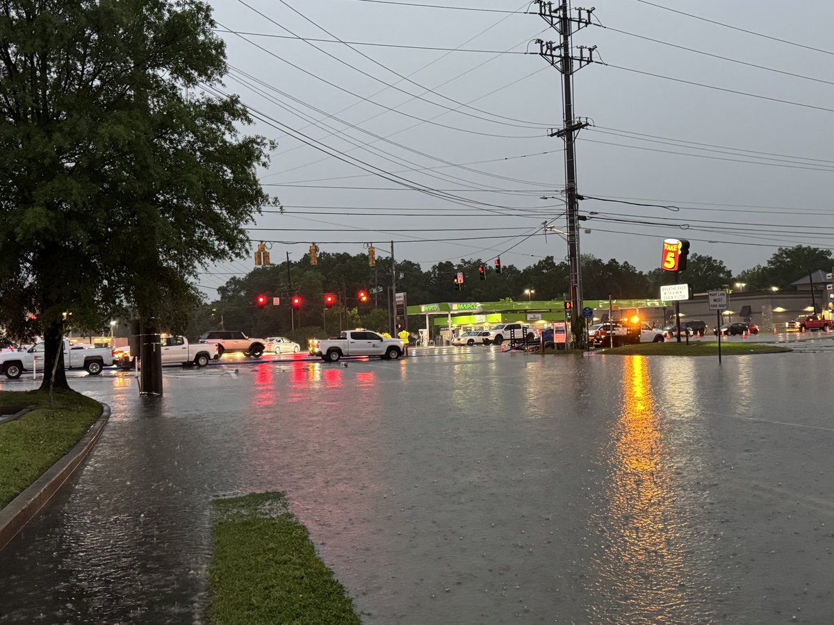 ‼️ Hamilton County: Be alert in the area of Highway 153 North at Hamill Road. Troopers are on scene with <a href="/myTDOT/">myTDOT</a> and <a href="/ChattanoogaPD/">Chattanooga Police Department</a> dealing with significant standing water in the area.