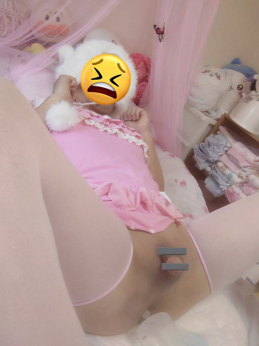 おはようございます
ポコちゃんの愛方です

朝のおむつ交換の時間です
おむつの中はおねしょで汚れていますね
お熱を測って先っぽが茶色く…
ポコちゃんの💩が3日出てません

少し多めですが浣腸液と多めの白湯の1000ccの浣腸をしました
おむつにパッドを入れておむつに💩させましたぁ