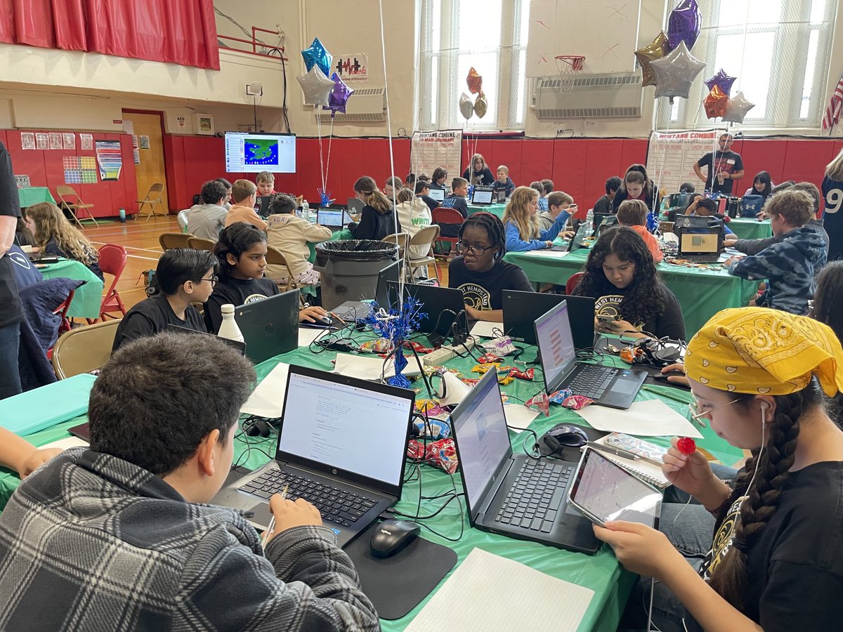 CanUCode's tweet image. If you are not at the ⁦@kid_OYO⁩ #Code Conquest hackathons you are missing something truly special.🏆