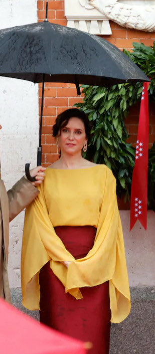 caminantes21's tweet photo. Los diseñadores del traje de Ayuso... https://t.co/fCPMaYRBAp