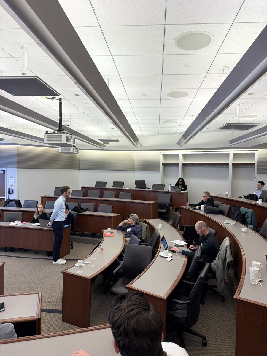 MFRProgram's tweet image. To wrap up our conference, we have @ManuelMenkhoff (LMU) and Ian Dew-Becker (FRB Chicago) discussing macroeconomic tail risk expectations of firms. Many thanks to all speakers and guests for your participation! #EconTwitter