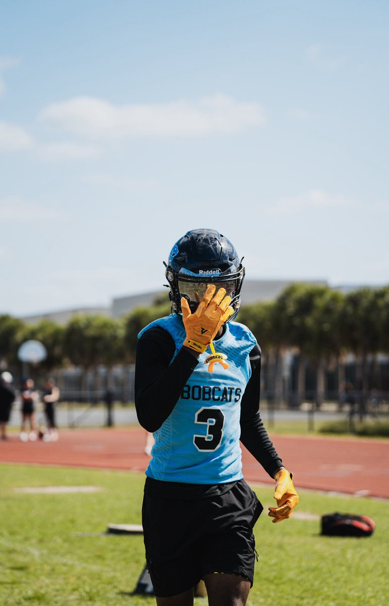 amirsears1_'s tweet image. Giveaway on my Instagram right now for my first mouthpiece design. Follow my Instagram to view the rules. Visit sofloprimeapparel.com for other gear.