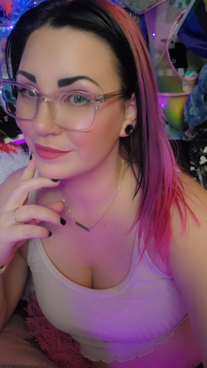 BellaRose0810's tweet photo. Live now! 6 pm est! Come by for Friday night scary games!!!
#Bellarose0810 #backroomshidetogether #backroomsescapetogether #keymailerco #contentwarninggame
https://t.co/yxXwnphxDP https://t.co/zoFmuAV0Ss