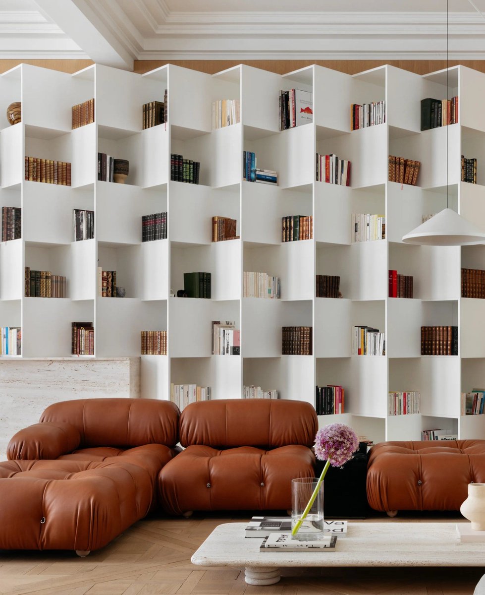 INTERIORBYHUT's tweet photo. A floor to ceiling bookshelf design 📚 https://t.co/ganWBkQPEZ