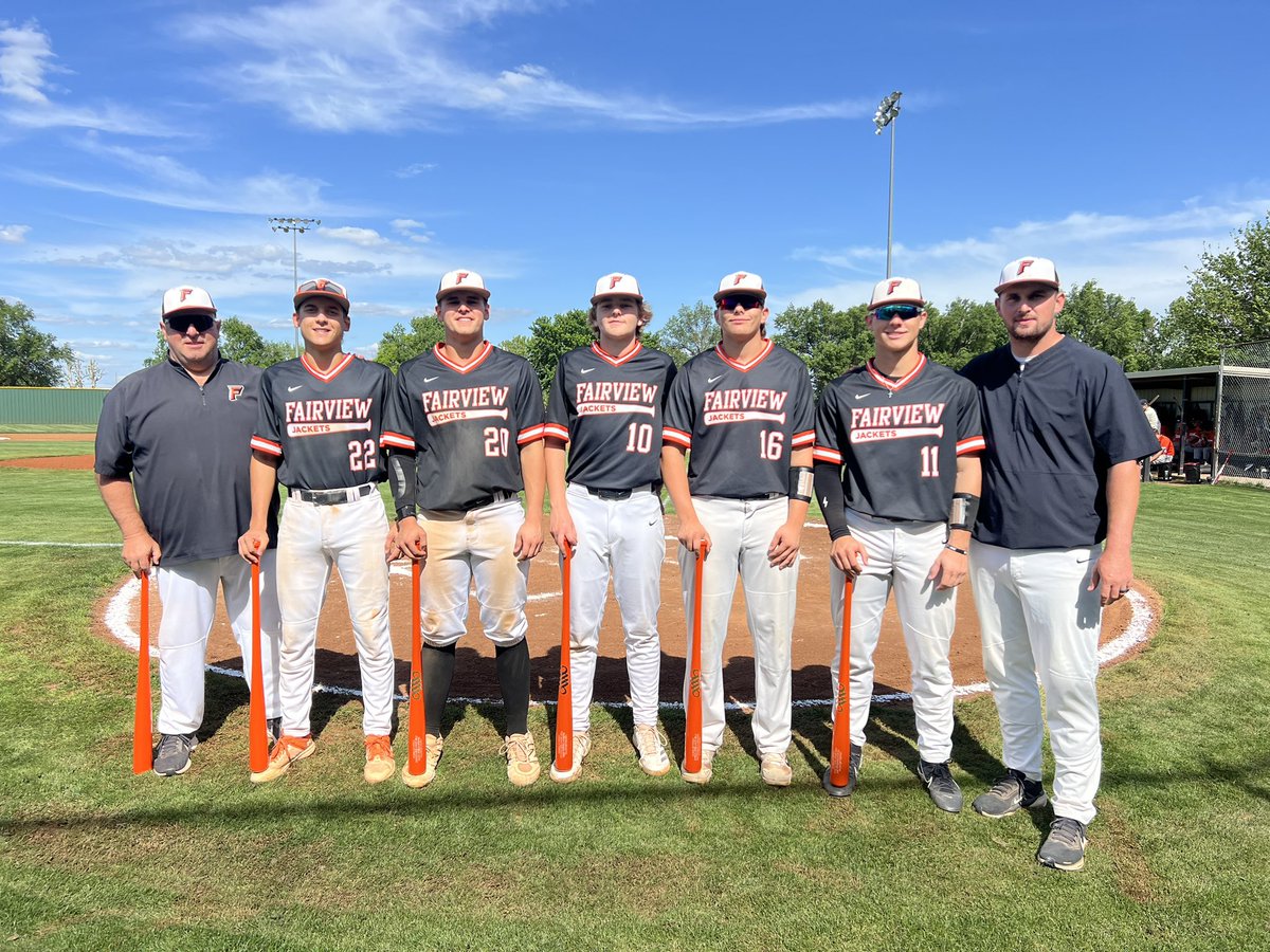 FV_athletics1's tweet image. Celebrating 𝗕𝗔𝗦𝗘𝗕𝗔𝗟𝗟 𝗦𝗘𝗡𝗜𝗢𝗥 𝗡𝗜𝗚𝗛𝗧 with a win over Tonkawa.  Thank you for your leadership, seniors! #jacketbaseball