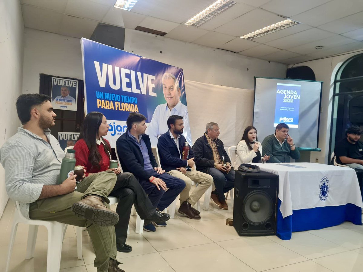 Juventud_62's tweet photo. Ayer presentamos nuestra Agenda Joven a @PajaroEnciso realizada por jóvenes de todo el departamento, el cual será anexado íntegramente al Mapa de Objetivos.
Los jóvenes somos el futuro y el presente, y junto a Pájaro queremos ser protagonistas del nuevo tiempo para Florida. https://t.co/MyqucMCmcn