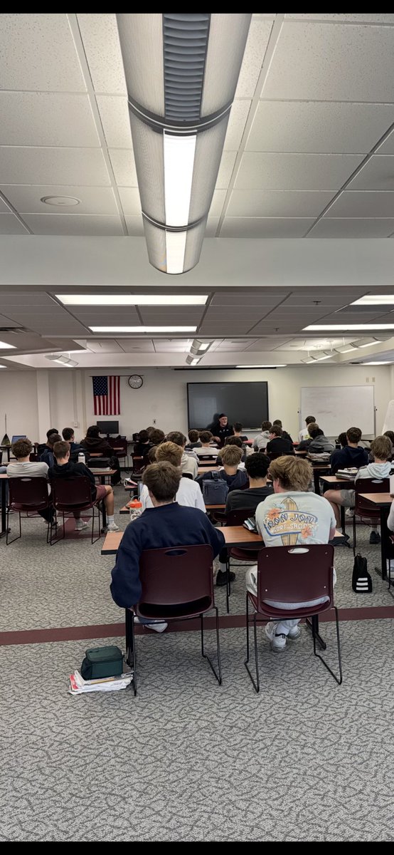 BieszkEric's tweet photo. Big thank you to @23botter of Sports Advantedge for coming into ALL of our Speed &amp; Strength classes to answer questions about our program that he writes for us. Another example of his commitment for making ALL De Pere athletes better! https://t.co/tedXa95qgv