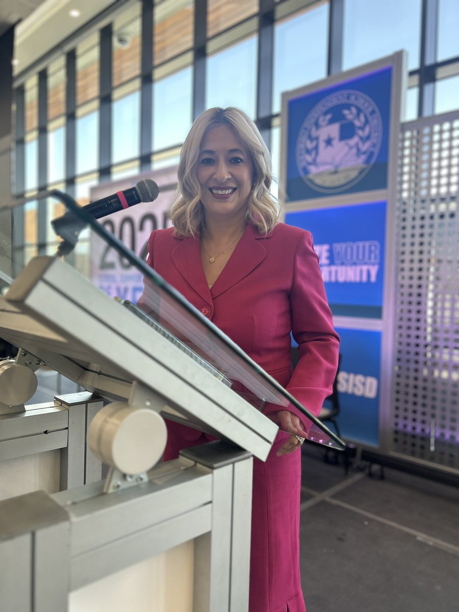 A heartfelt thank you to Jennifer Trejo for being an outstanding emcee at our inaugural School Support Employee of the Year Recognition! Your vibrance, flair, and charisma helped make the event unforgettable.