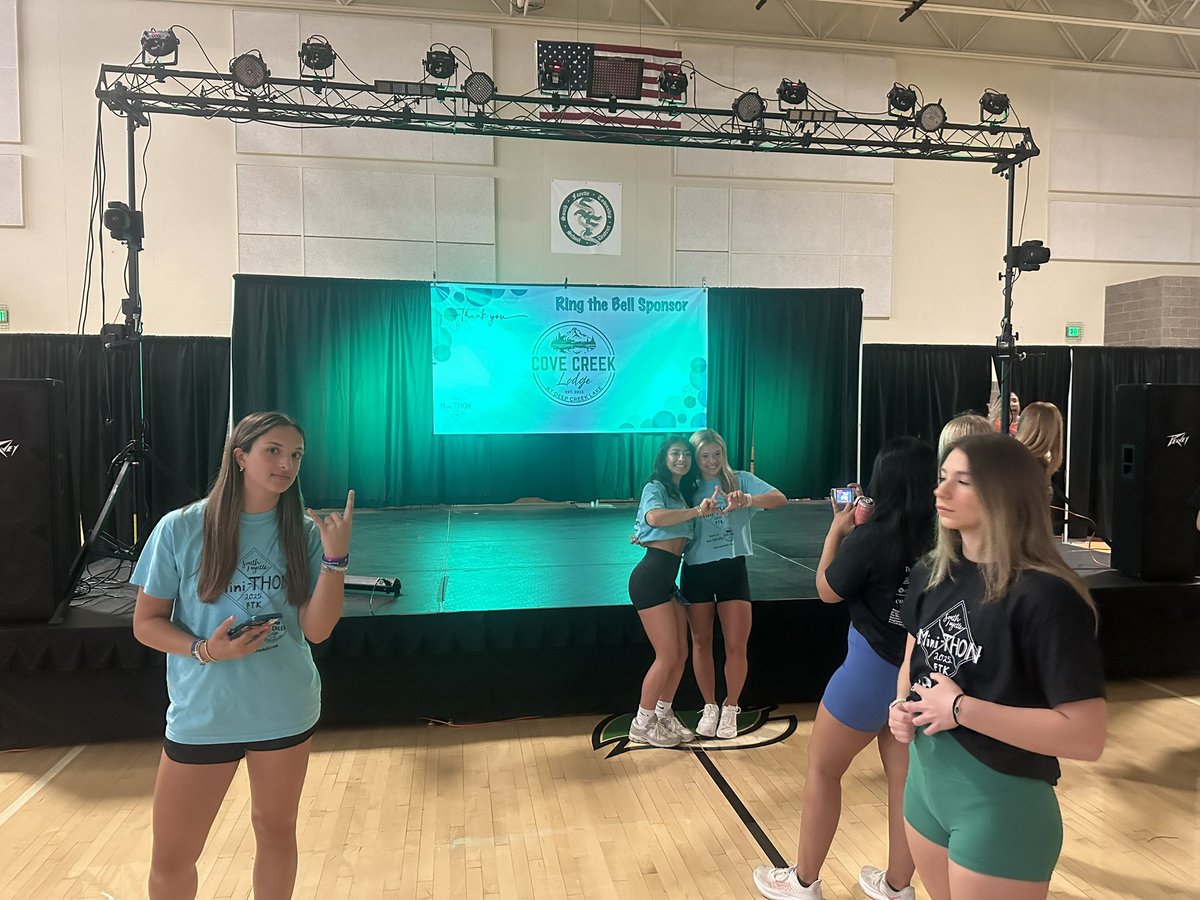 Minithon and community hour has officially started! Students are rolling in to dance, For The Kids!💠💠 fourdiamonds.donordrive.com/index.cfm?fuse…