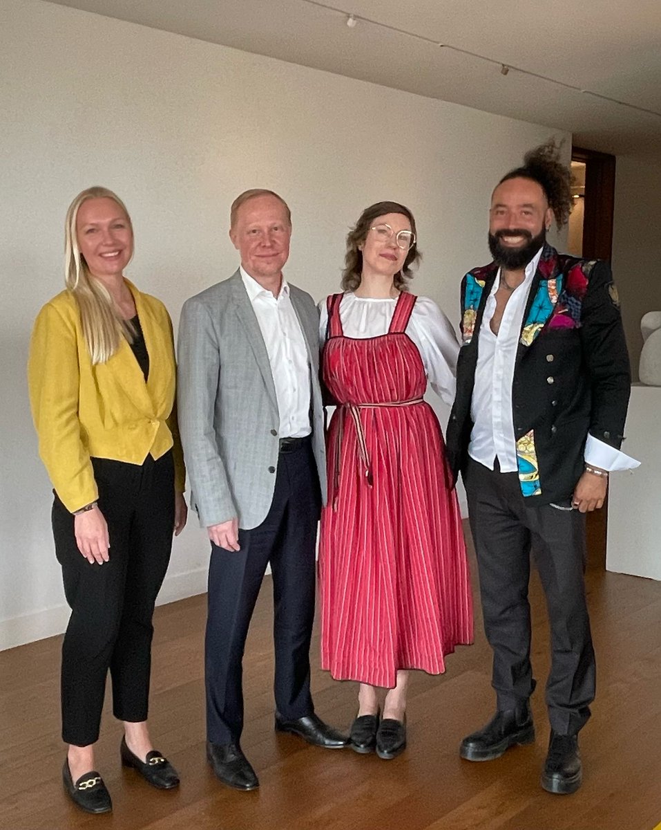 Hoy nos reunimos con la poeta finlandesa Aika Huusko 🇫🇮 y con el artista colombiano David Caneva Akle 🇨🇴

Gracias por la visita! 

Aika y David actuarán en la inauguración del 33° Festival Internacional de Poesía de Bogotá el 8 de mayo en el Teatro Colón!

<a href="/poesiabogota/">Festival Internacional de Poesía de Bogotá</a>