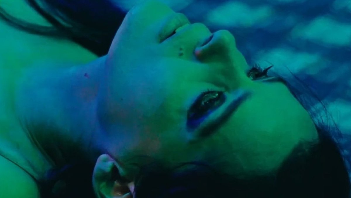 4 nuances de Roxane Mesquida.