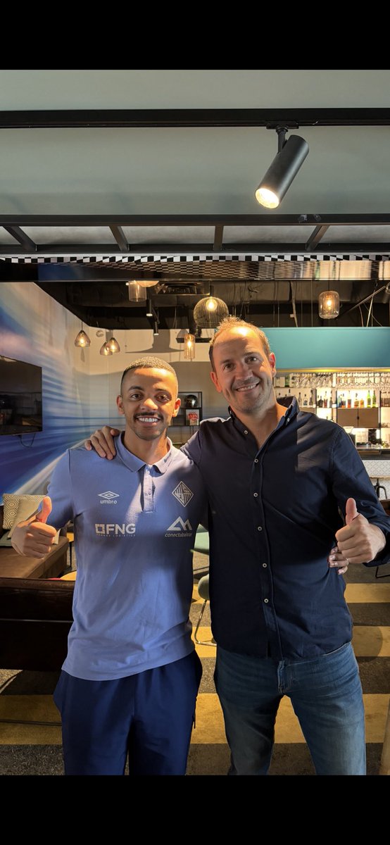 Si mides 170cm, pesas 70kg y defiendes a pivots top Mundiales que te sacan 10cm y 10kg en una semifinal de Champions, solo lo puedes hacer si eres un crack.
He visto muchos y grandes jugadores pero no recuerdo algo así.