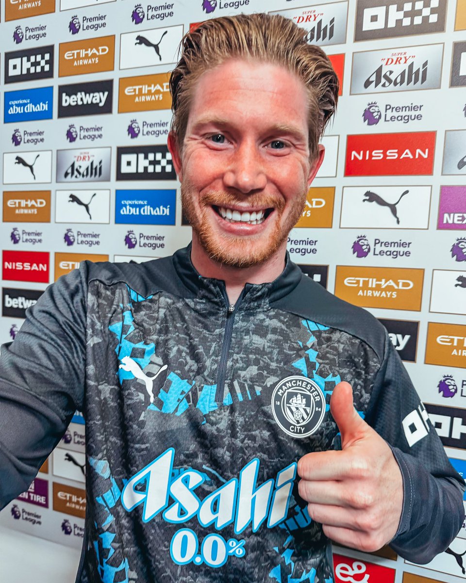 ManCity's tweet image. 🤴🤳