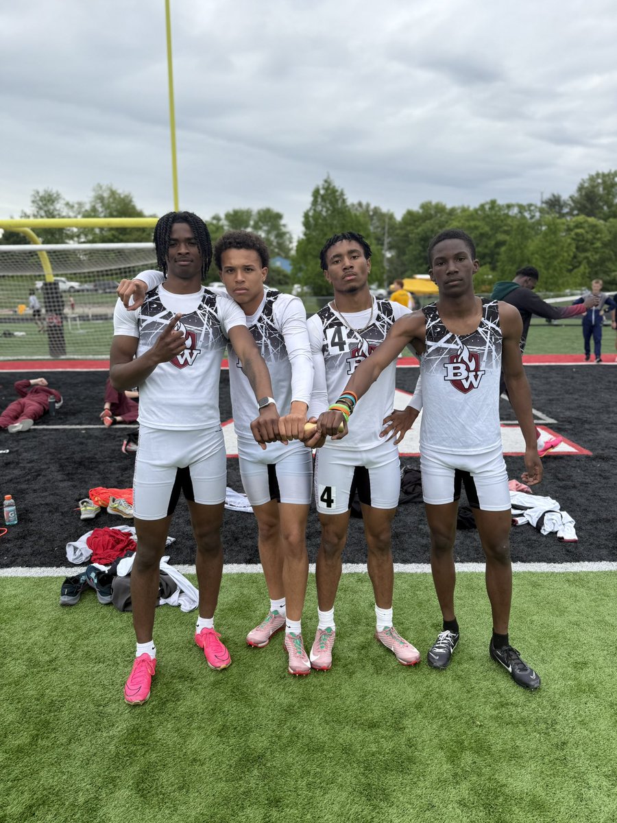 💥 4x2001️⃣2️⃣7️⃣0️⃣6️⃣💥
Sutton
Nolan
Mclean
Bulliner 
<a href="/BWestAthletics/">BW Athletics</a> <a href="/MSHeartland_/">MileSplit Heartland</a> <a href="/STLhssports/">STLhighschoolsports</a> <a href="/IllinoisRunNews/">Illinois Running News</a>  IL#1