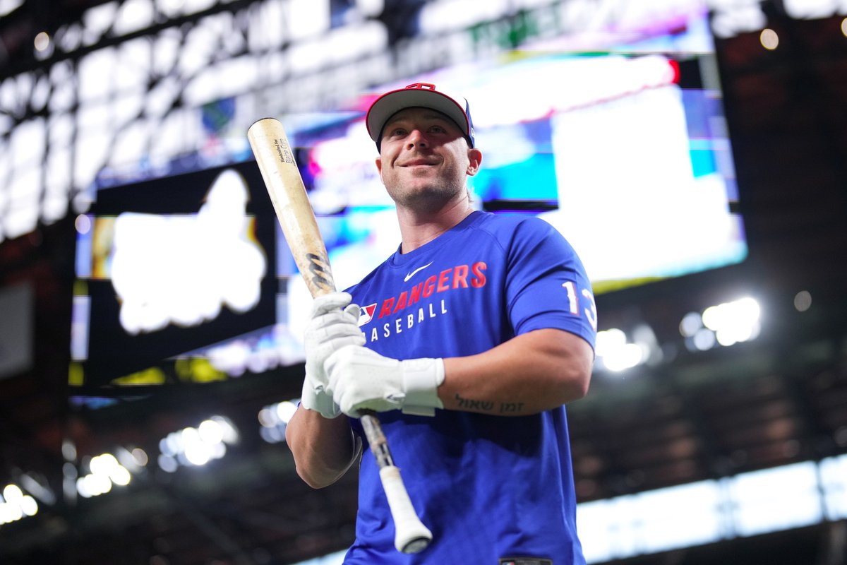 Rangers's tweet image. Blaine in the building. #AllForTX