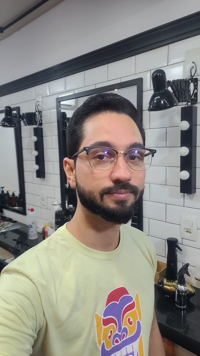 romuloalex's tweet photo. Mudando um pouco o corte de cabelo https://t.co/NLggLjchF0
