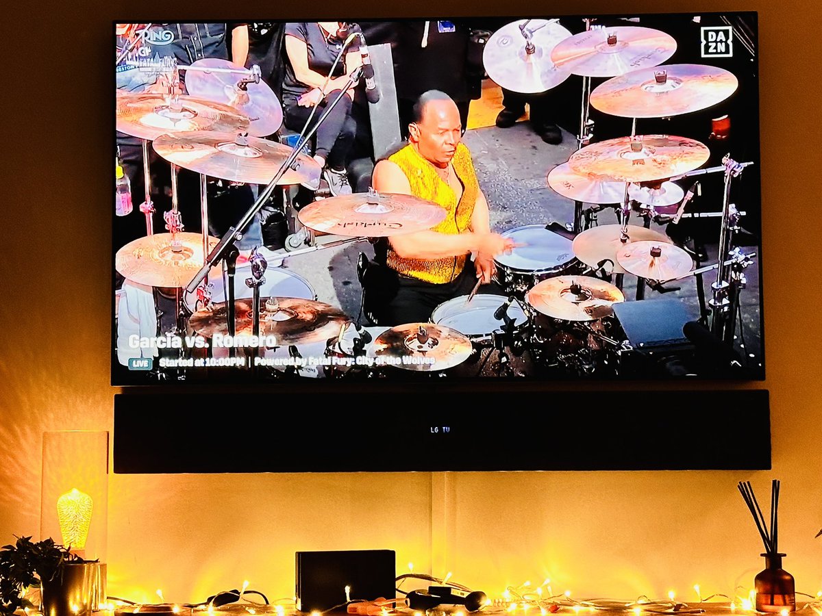 Our #MJFam <a href="/jsugarfootm/">Jonathan Moffett</a> smashing it at the #finalfury <a href="/ringmagazine/">Ring Magazine</a> boxing event live in Times Square 👊🏽