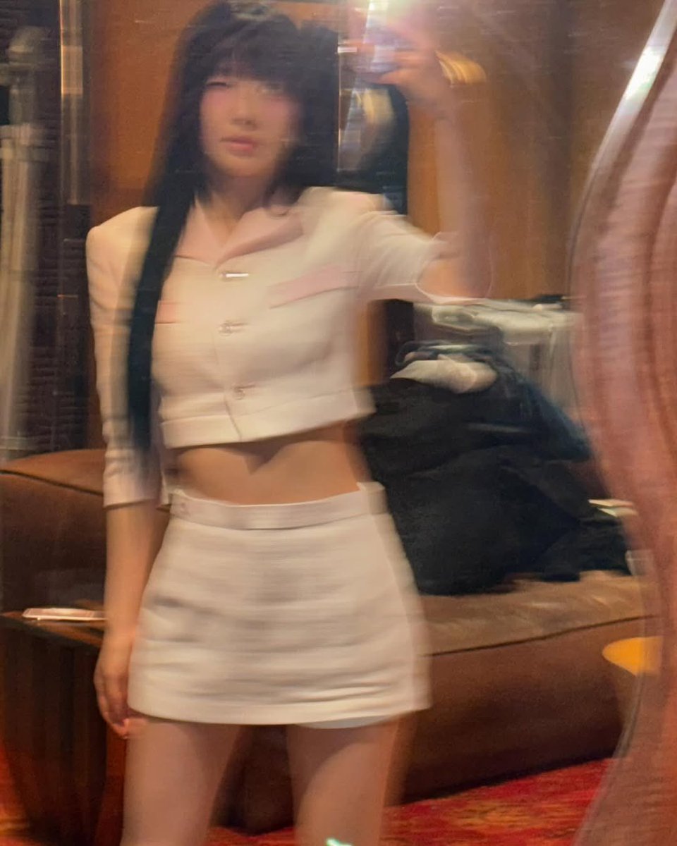 yvies's tweet photo. 𝖬𝖾 𝖺𝗇𝖽 𝗆𝗒 𝗐𝗈𝖻𝖻𝗅𝗒 𝗁𝖺𝗇𝖽. https://t.co/FguKXbmL44