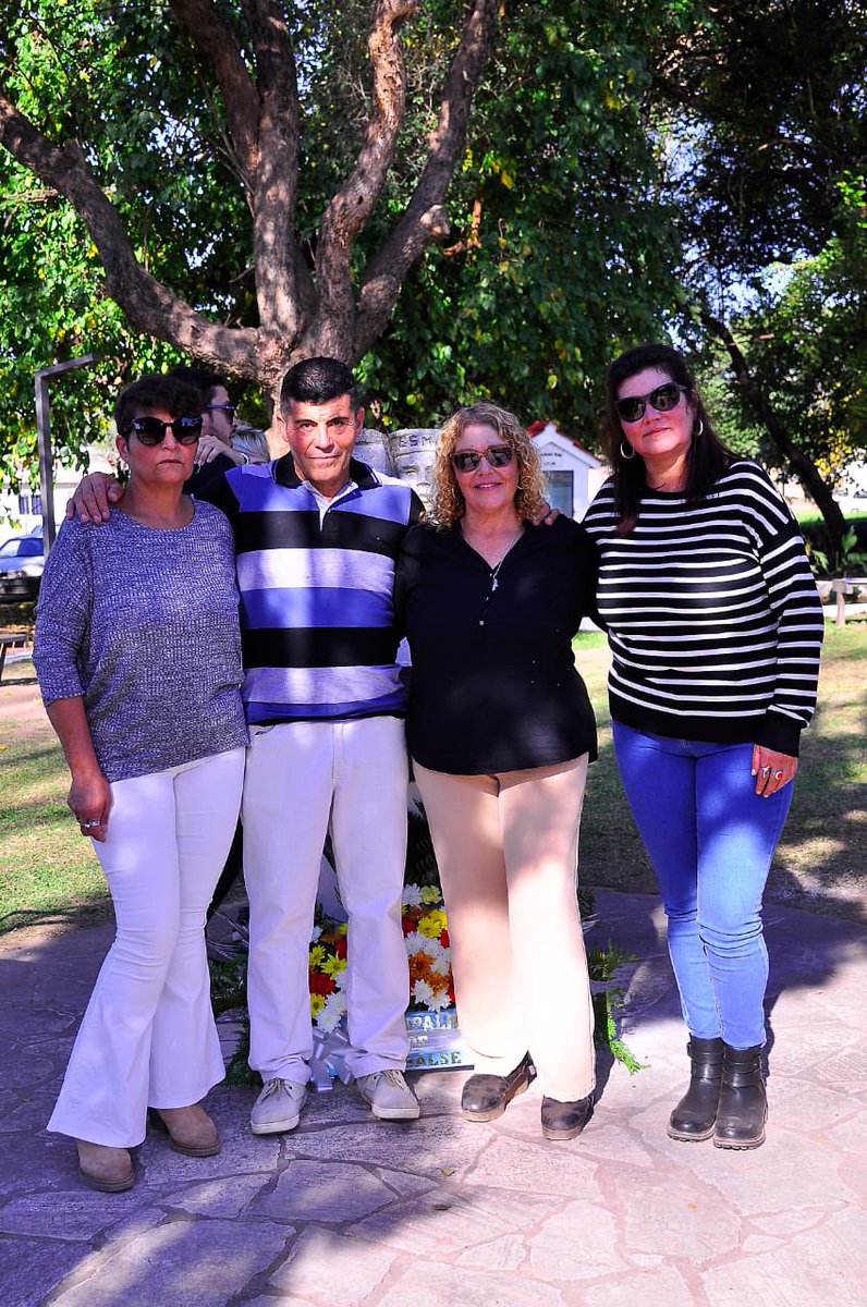 MuniEmbalse's tweet image. Como cada año, en Embalse rendimos homenaje al ARA General Belgrano y al embalseño Osvaldo Roque Castillo, uno de los héroes que iba a bordo de ese barco y dio su vida por la patria.

Realizamos un acto emotivo junto a su familia, amigos y vecinos. 🫶🏼