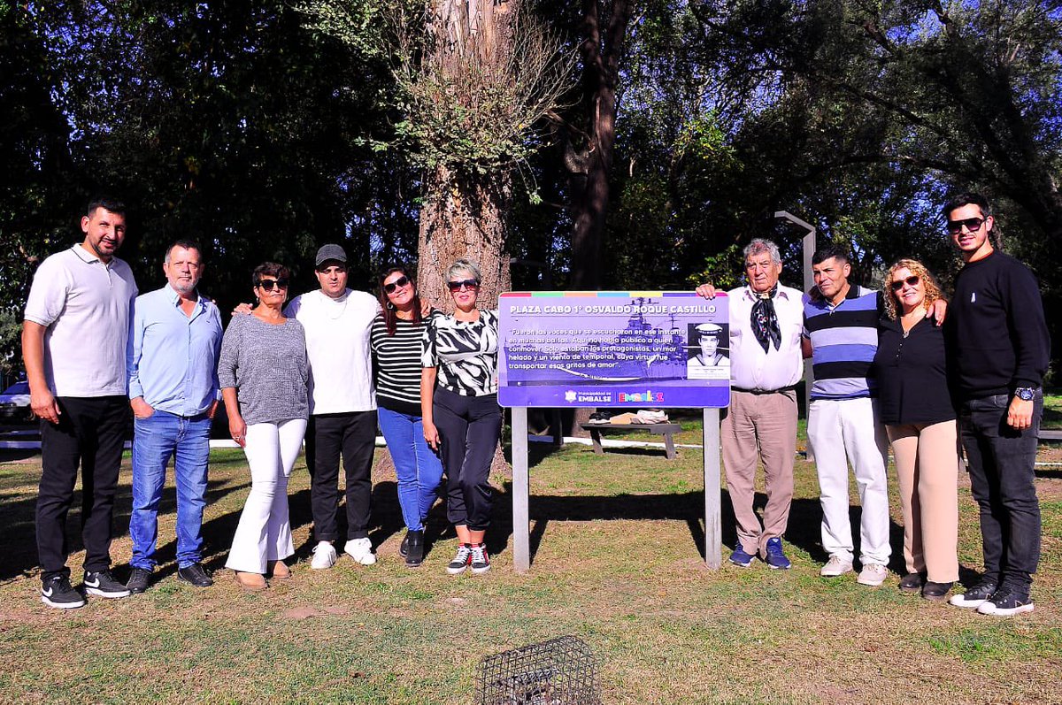 MuniEmbalse's tweet image. Como cada año, en Embalse rendimos homenaje al ARA General Belgrano y al embalseño Osvaldo Roque Castillo, uno de los héroes que iba a bordo de ese barco y dio su vida por la patria.

Realizamos un acto emotivo junto a su familia, amigos y vecinos. 🫶🏼