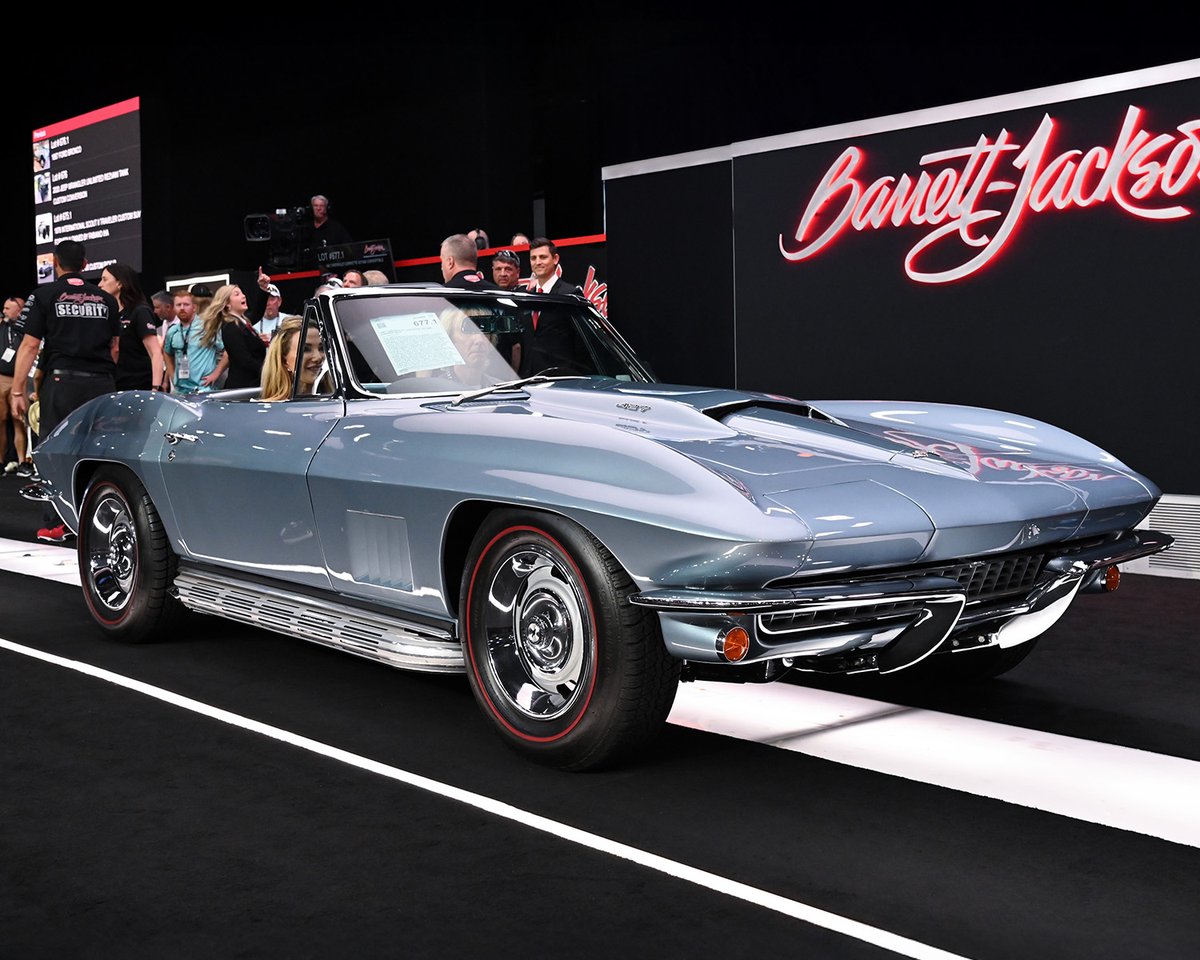 Barrett_Jackson's tweet photo. This 1967 @Chevrolet #Corvette convertible received a professional nut-and-bolt restoration. Powered by a #matchingnumbers 427/400 big-block engine with Tri-Power Holley induction, it sold for $187,000 at the 2025 #PalmBeach Auction! 

Learn more: https://t.co/IumhBn7slY https://t.co/cTzblXb7qJ