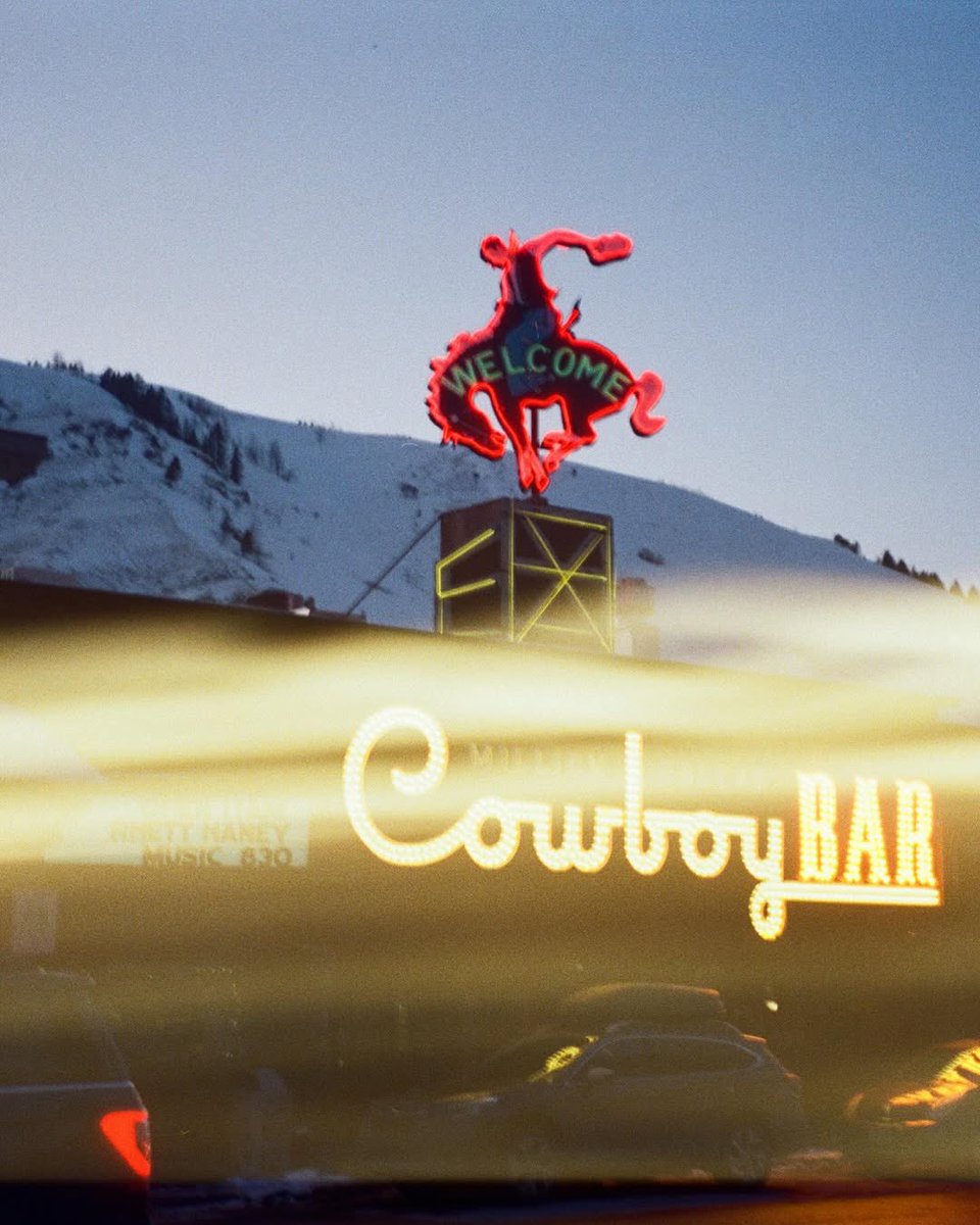 Celebrate Cinco De Mayo at #TheCowboyBar! Join us on Monday, May 5th, for food and drink specials. Buy Asada Tacos and get chips, salsa and guac for $1, and enjoy our Cantarito drink special and Don Julio Anejo shots for $18 🤠

📷: Benjamin Wall