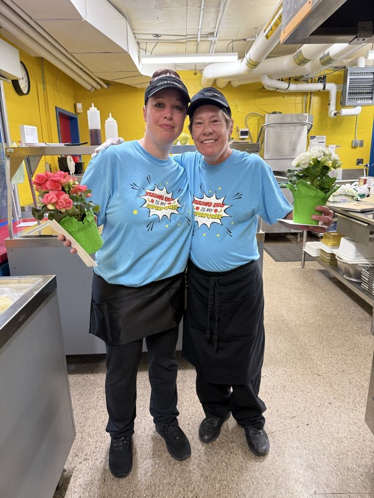 Forest Avenue
Happy School Lunch Hero Day to Ms. Diane and Ms. Michelle! Thank you for serving our Forest Avenue students healthy meals each day!