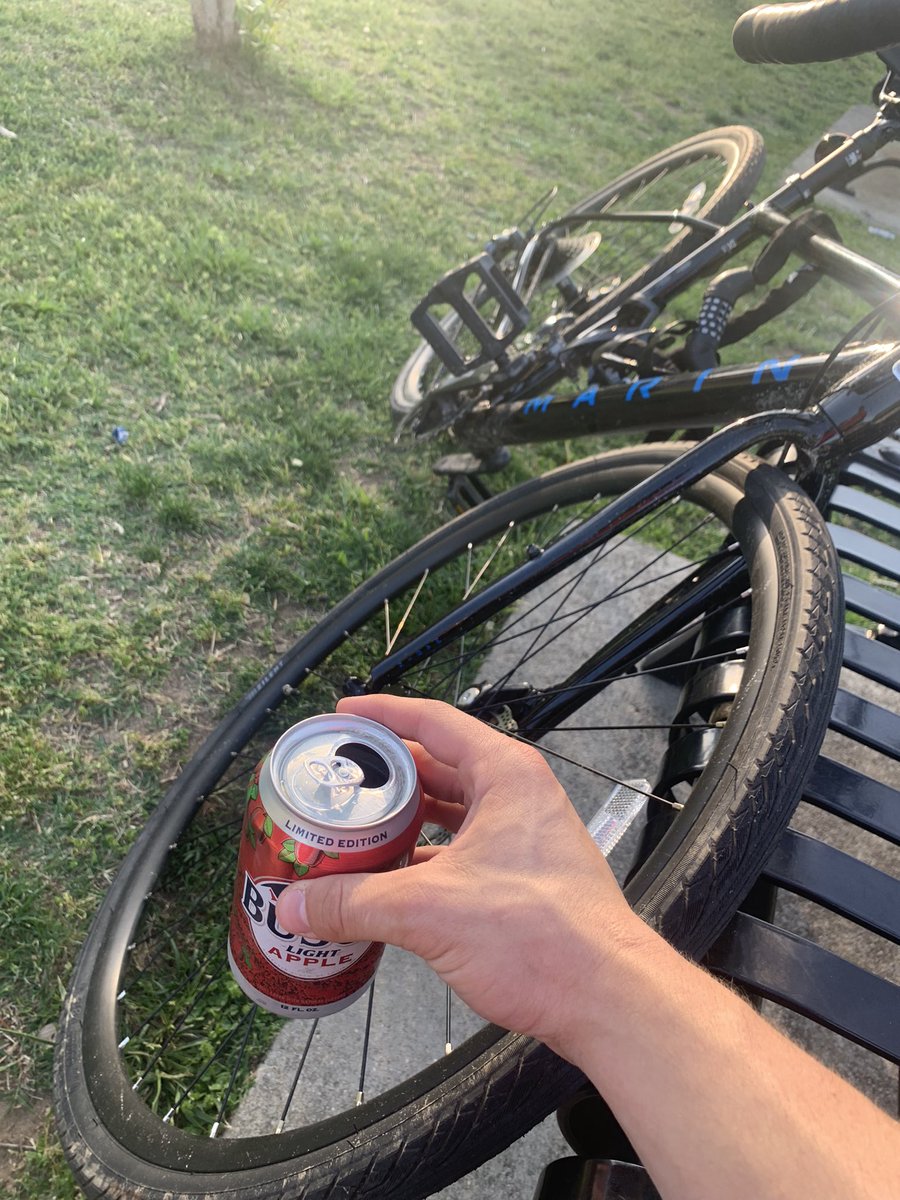 Rob2Shifty's tweet image. Bike beers #opencontainer