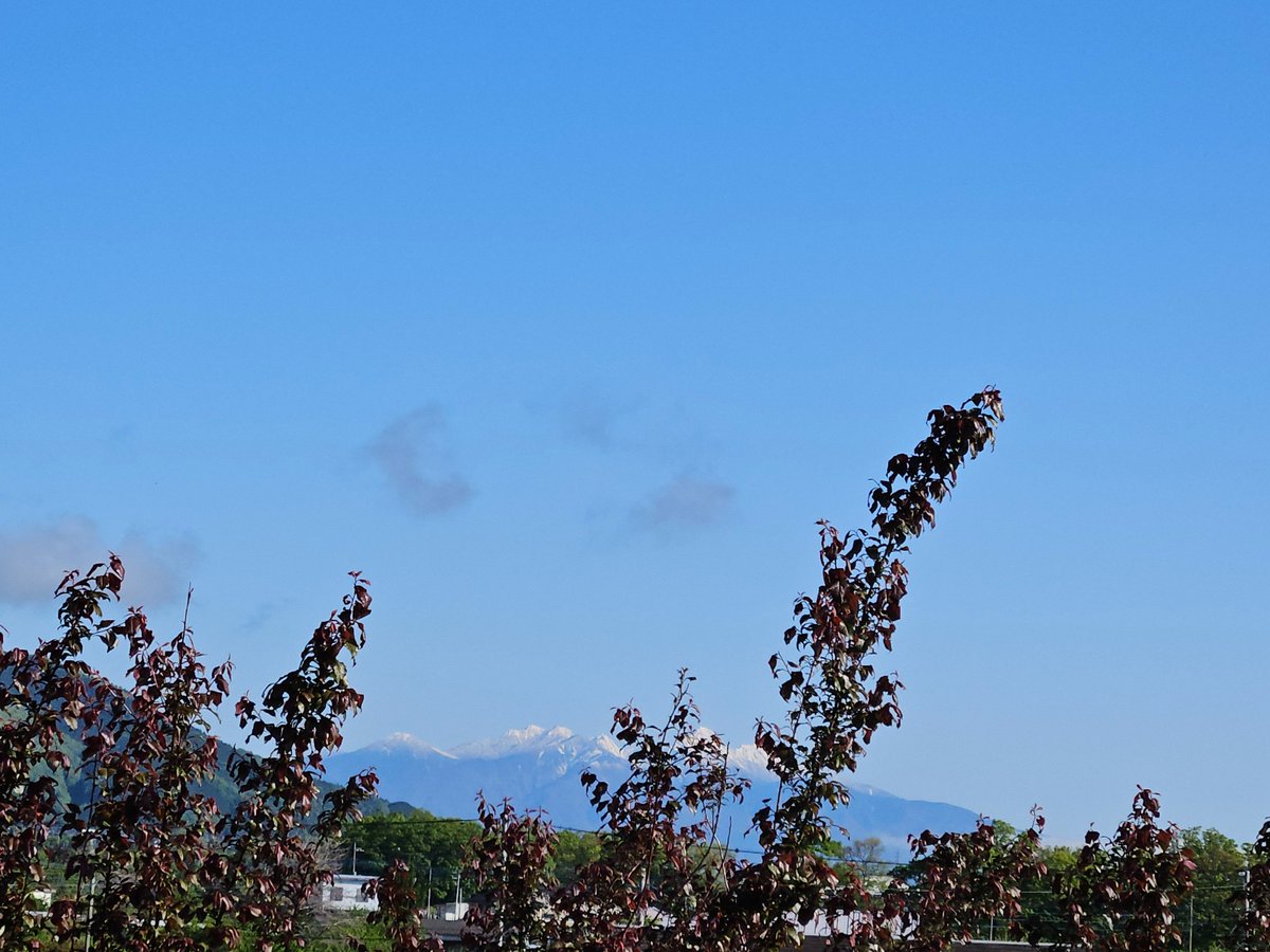 南アルプス市
朝の八ヶ岳は……

一日中、晴れ予報

ドジャース対ブレーブス戦
8時15分開始

山本由伸先発
防御率1位をキープしたい🎶🎵
大谷翔平の援護弾期待‼️🙂

カブス鈴木誠也は絶好調❗
今のところ、大谷の上の成績❗
9時10分ブリュワーズ戦
同時視聴しよう❗